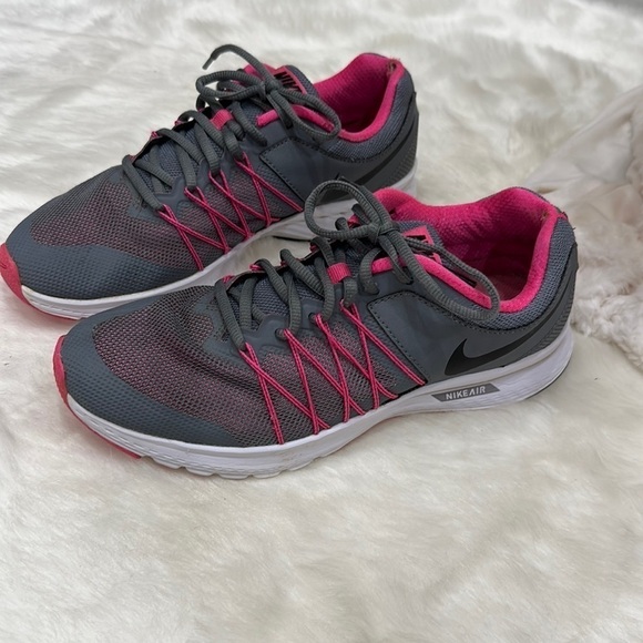 Nike Shoes - Nike air pink and grey size 9
